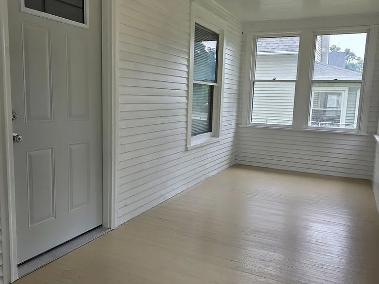1705 Gillette St — Photo 6