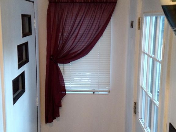2nd image of 1123 E Spruce St