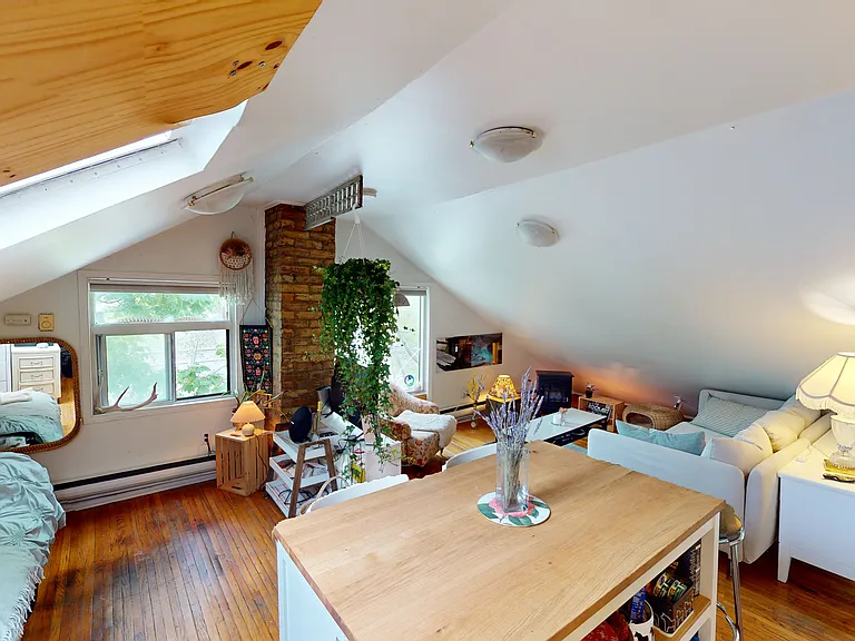 219 Bathurst St #3 — Photo 16
