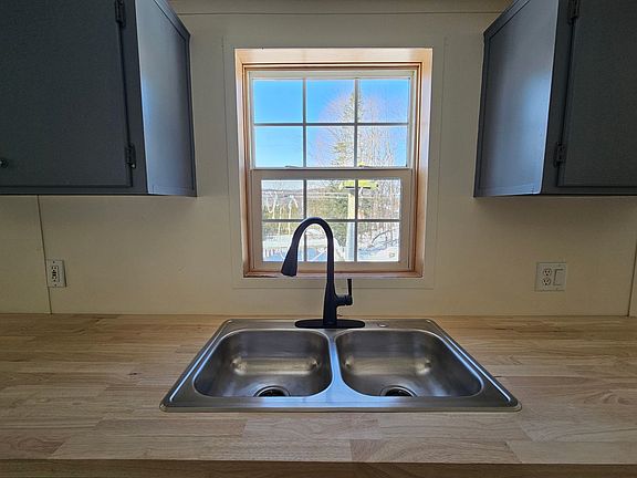 4th image of 55 Bayley-Hazen Road