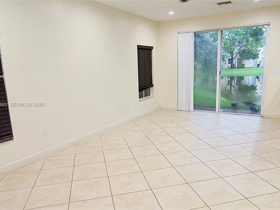 4th image of 2851 W Prospect Rd Unit 1006