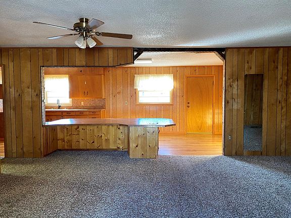 2nd image of 302 Belmont Cir