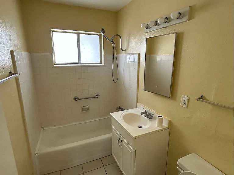 425 Garfield St #C — Photo 7