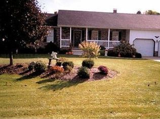8062 Crestwood Dr, Garrettsville, OH 44231