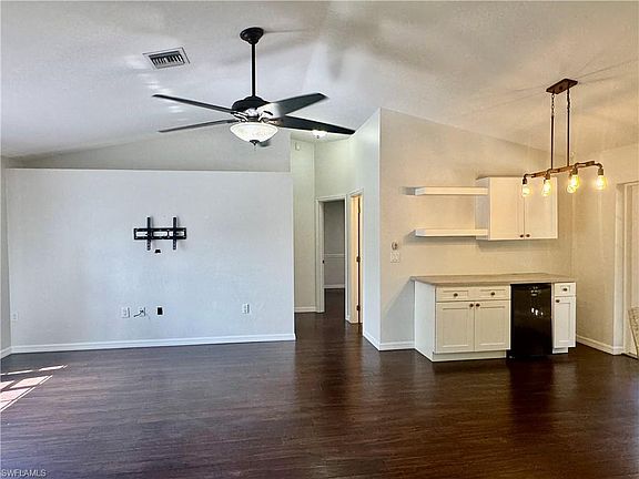 5th image of 8137 Pelican Rd