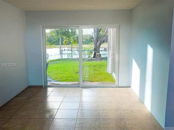 4th image of 1308 SW 181st Ave
