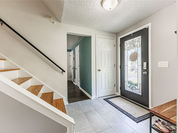 5th image of 27 Sunny Slope Dr