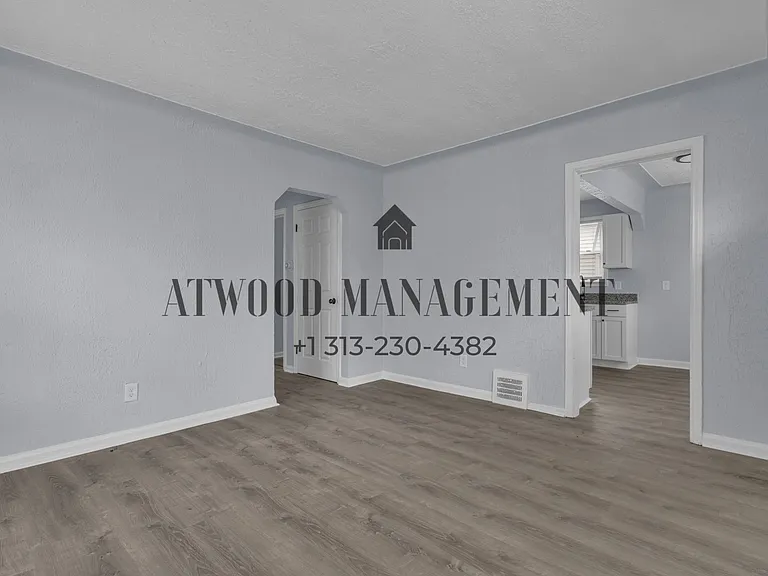 21451 Glenco St — Photo 2