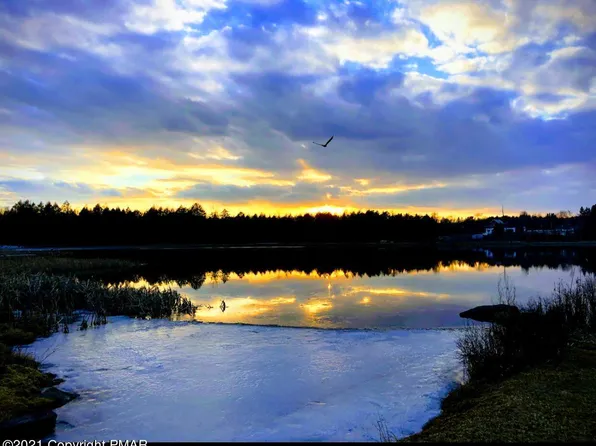 903 W Wadi Rd, Pocono Lake, PA 18347