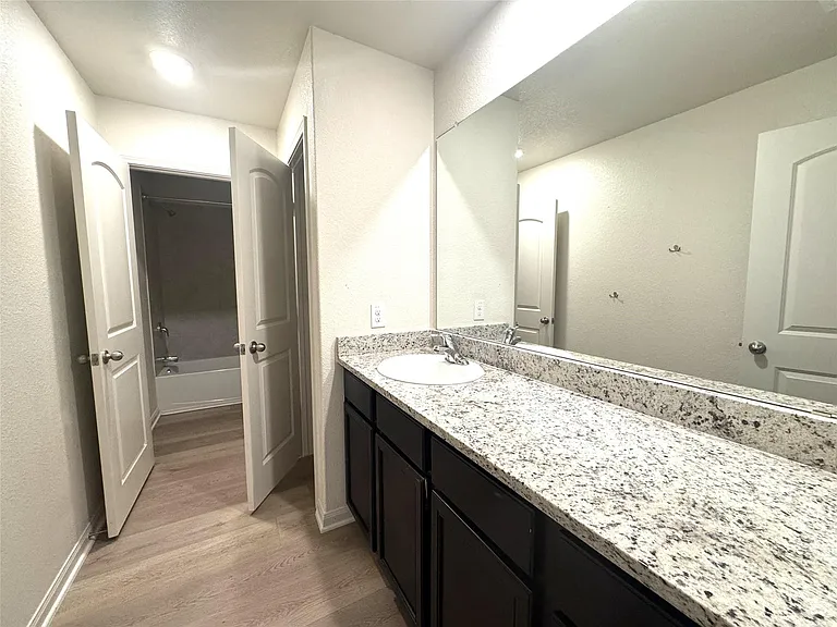 1001 Riverdale Cv — Photo 10