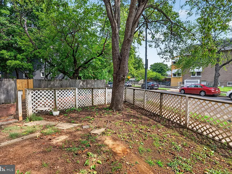 1526 Potomac Ave SE #B — Photo 22