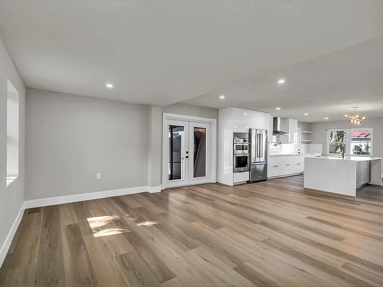 525 Lamara Way NE — Photo 33
