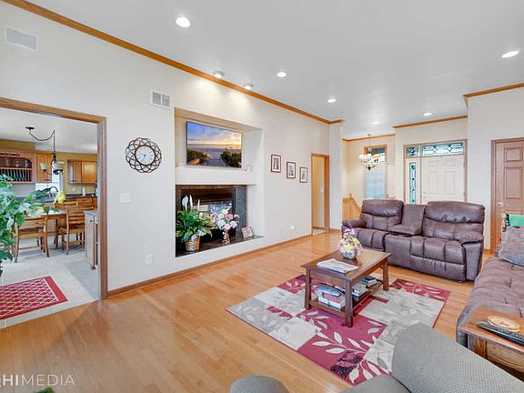3rd image of 543 Turnberry Dr