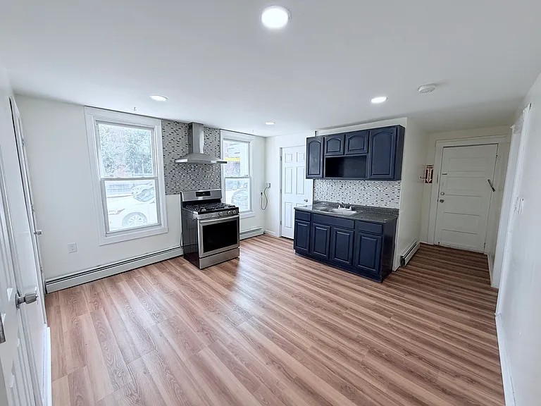 408 E 21st St #1 — Photo 1