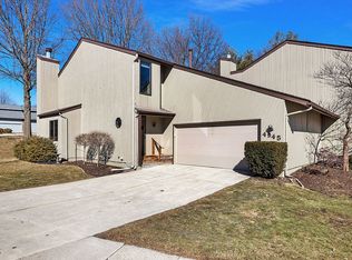 4945 W Park Dr, West Des Moines, IA 50266