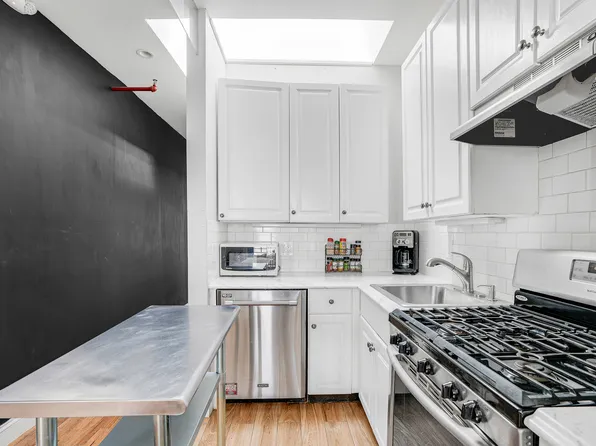 205 Edgecombe Avenue image 14 of 20