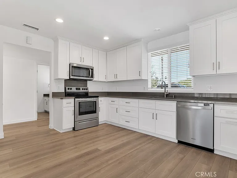 6650 Jumilla Ave — Photo 5
