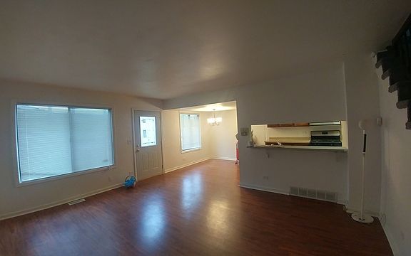 3rd image of 2S781 Winchester Cir E Unit 3