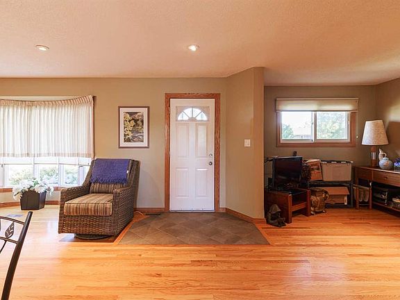 4th image of 346 N Rundleview Dr NE