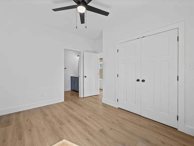 2416 E Glenwood Ave NE — Photo 5
