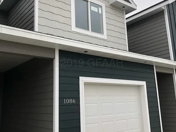 1086 Thames Ct, Grand Forks, ND 58203