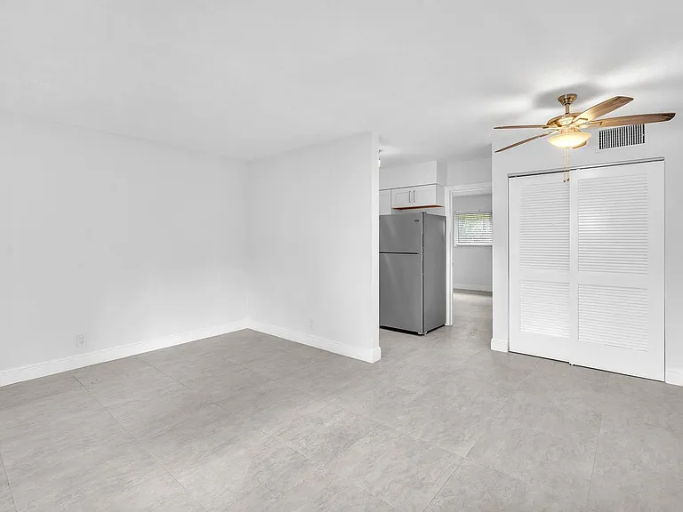 1101 NE 18th Ave #4 — Photo 8