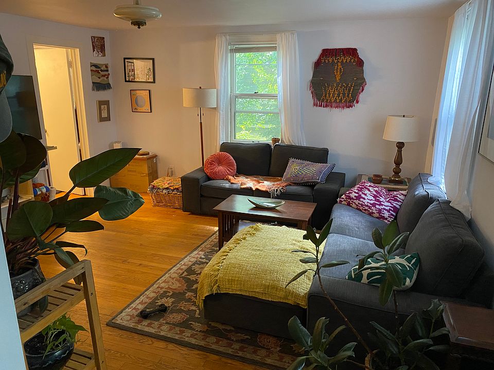 1st image of 501 W Liberty St APT 1