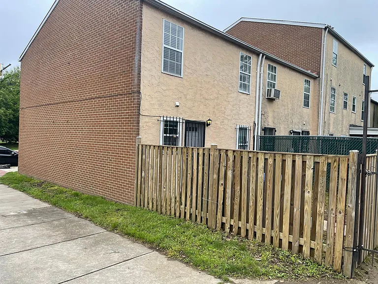 1234 E Madison St — Photo 16