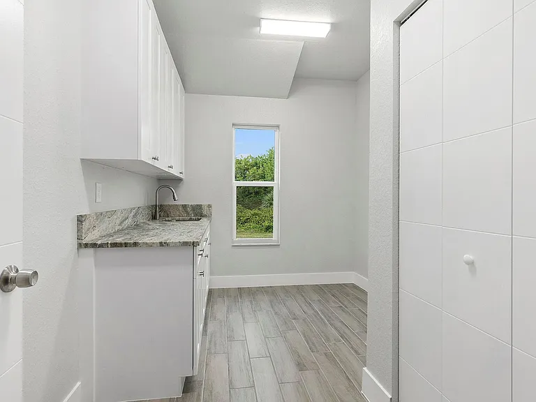 1351 SW Don Ct — Photo 11