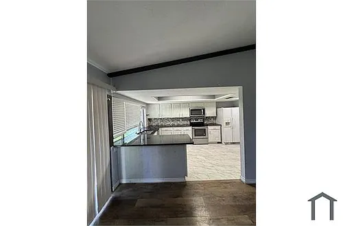 4133 Hawthorn Ln Photo 1