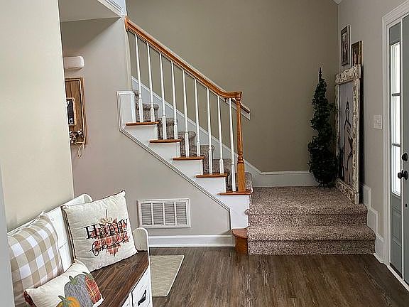 3rd image of 701 Creekside Ave