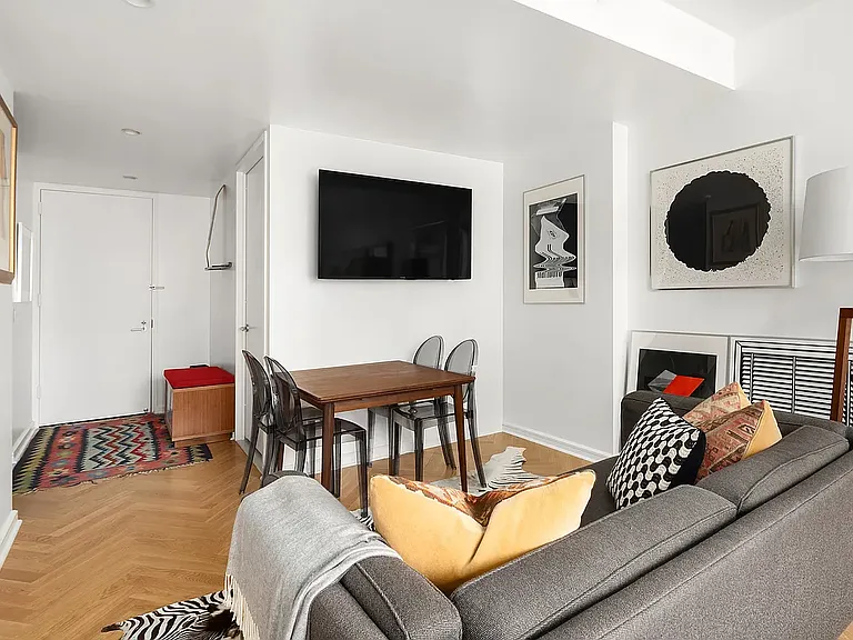 350 W 53rd St #7E — Photo 3