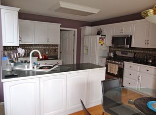 850 Dunham Dr, West Chicago, IL 60185