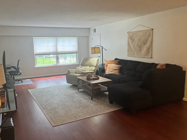 7640 Provincial Dr APT 205, Mc Lean, VA 22102