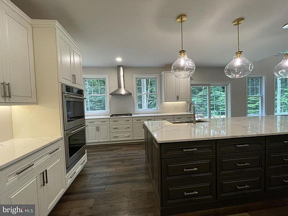 3rd image of 25 Berks Mont Ln