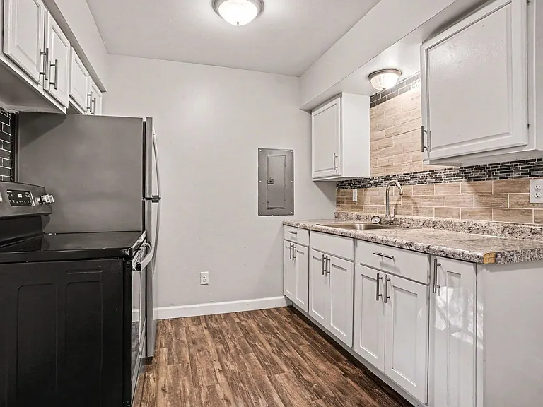 444 Garland St #3 — Photo 8