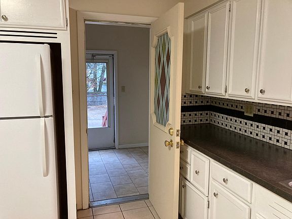 3rd image of 44 N Landon Ave