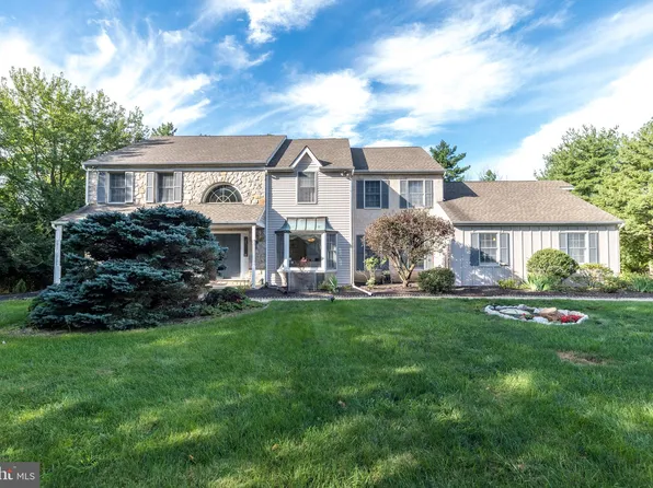 680 Chatham Ln, Blue Bell, PA 19422