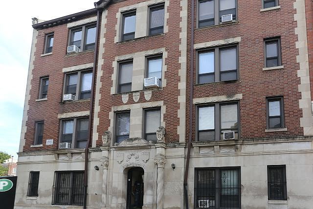 1st image of 3345 N Marshfield Ave APT 104