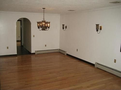 3rd image of 23 Earl St