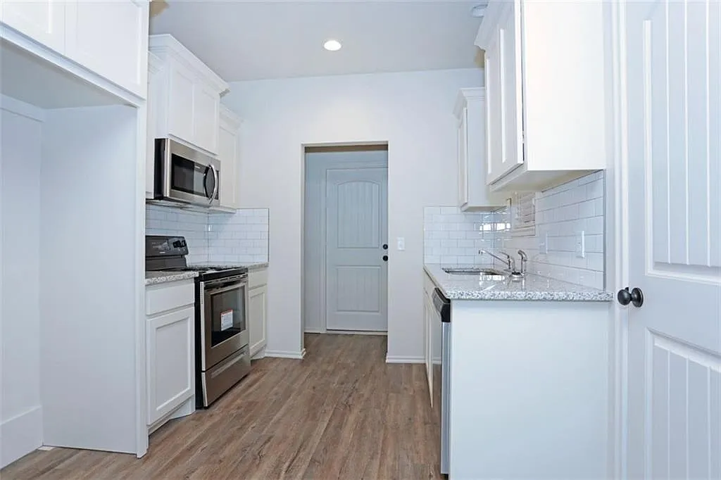 Chalk Hill Ct_433 - 1 — Photo 2