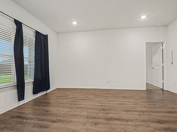 4th image of 3119 Holstein Dr