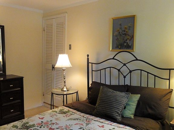 D Bedroom DSC05374.JPG