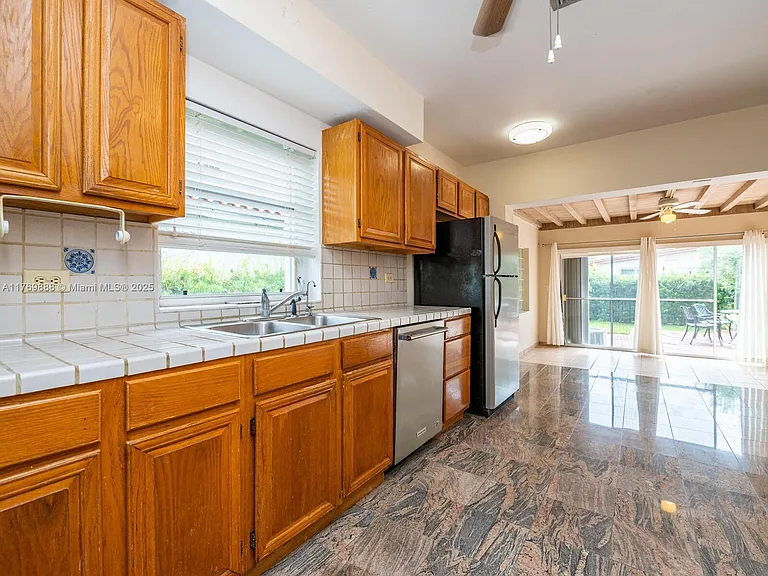 9441 Byron Ave — Photo 32