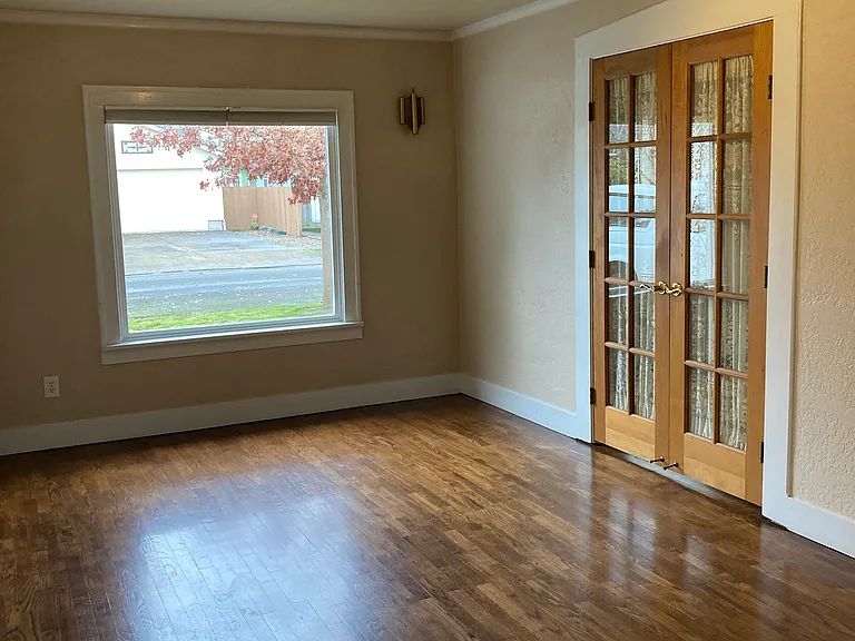 1231 Elm St NW — Photo 2