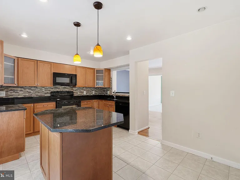 6012 Crown Royal Cir — Photo 8