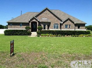 1909 Willow Bend Dr, Oak Leaf, TX 75154