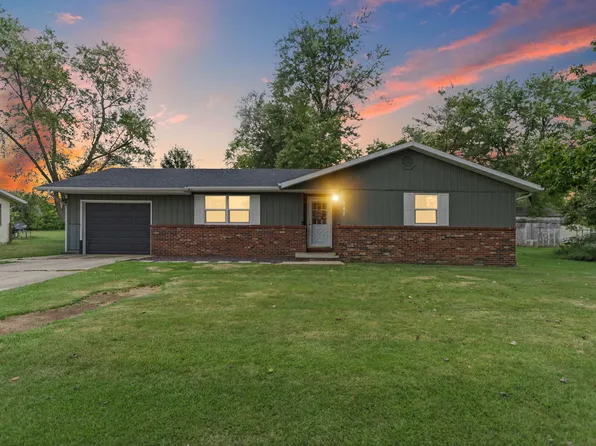 742 N Reel Ave, Salem, IL 62881