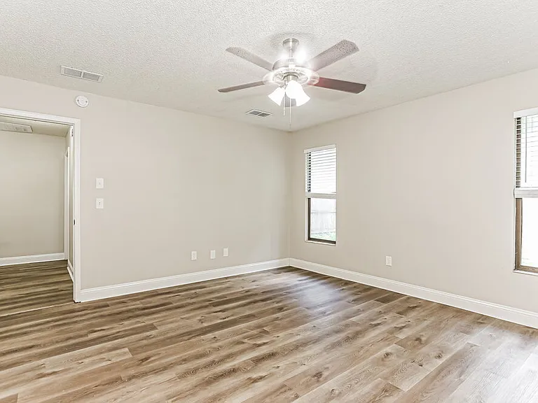 2553 Sandlewood Cir — Photo 13