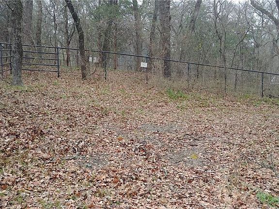 5th image of 961 Shawnee Trl
